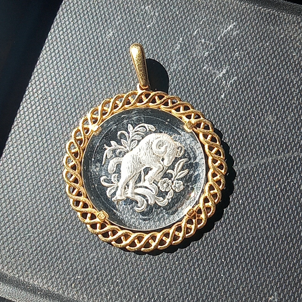 Irifari ram glass pendant